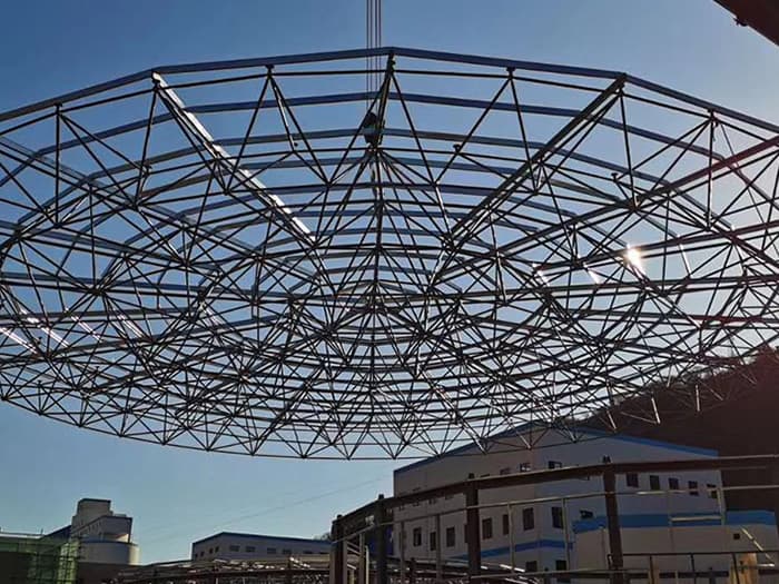 兖州螺栓球网架工程施工现场